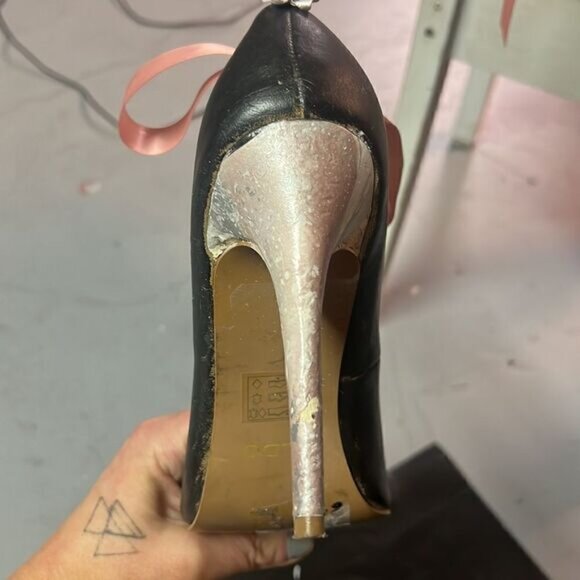 Size 8 Custom ALDO Hydrodipped Black Pink Ribbon Stilettos - Picture 5 of 5